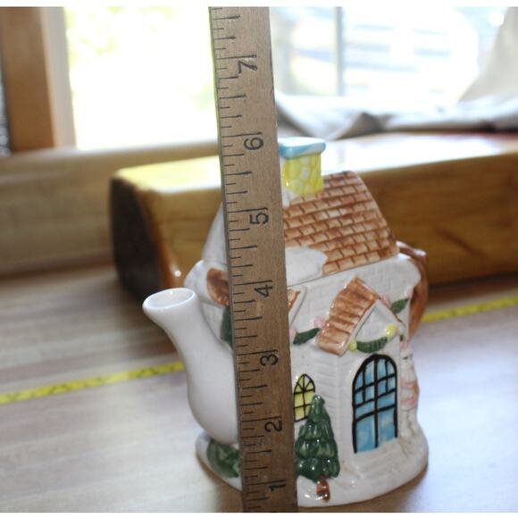 Houston Harvest Santa Claus Cottage Ceramic Teapot. - Picture 8 of 8